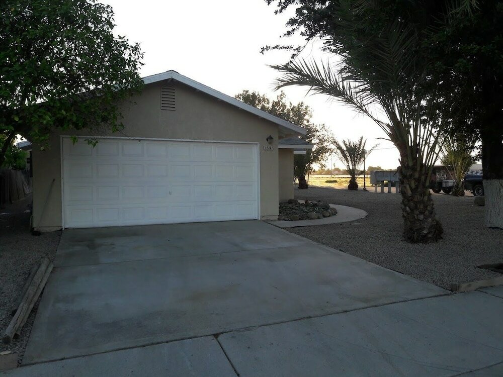 Фото Coalinga Embassy