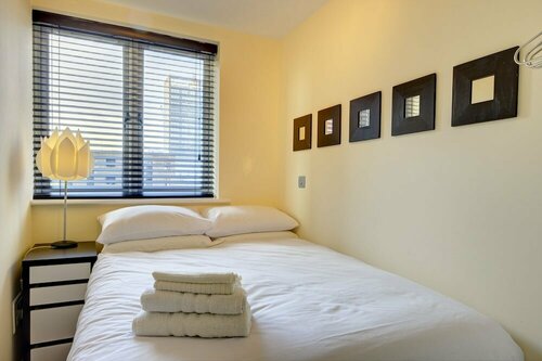 Гостиница Location Spacious Apartment With Parking в Бирмингеме