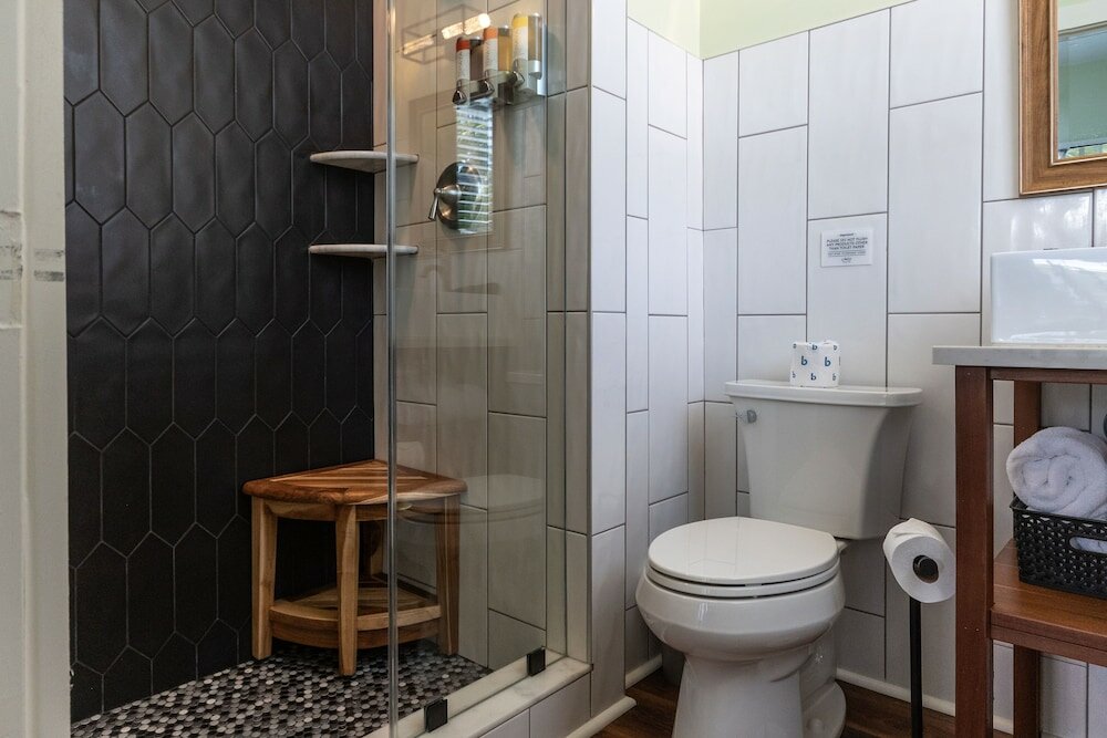 Фото The Porch on Frances Inn