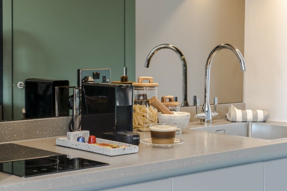 Фото Your Apartment Milton Keynes