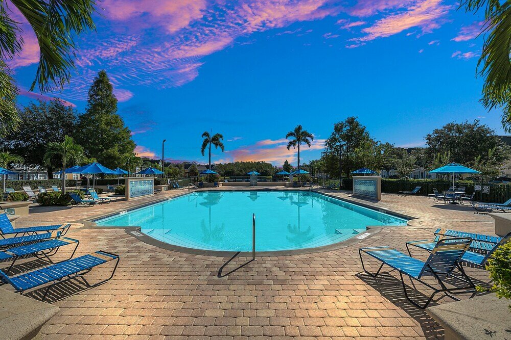 Фото Modern & Comfy 20min to Disney Queenbeds