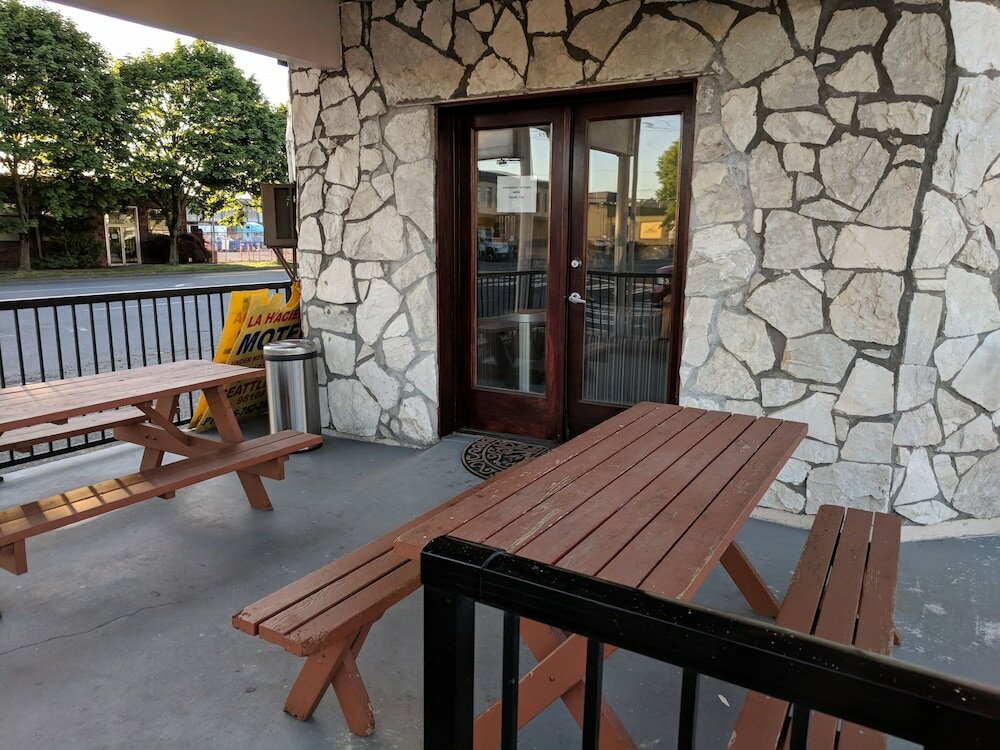 Фото La Hacienda Motel