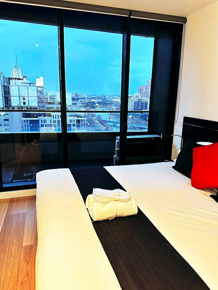 Фото Aura On Flinders Serviced Apartments