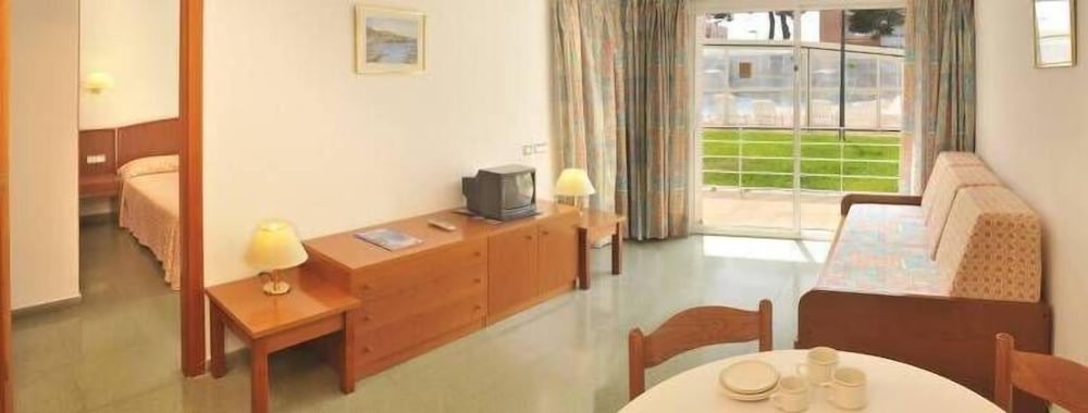 Фото Oasis Park Junior Suites