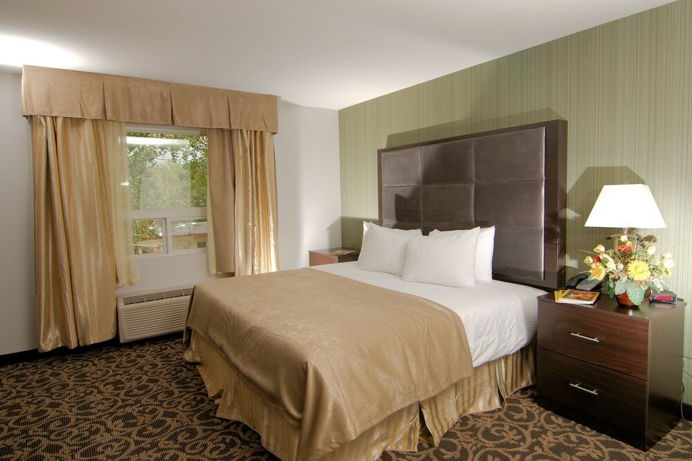 Фото Paradise Inn and Suites - Redwater