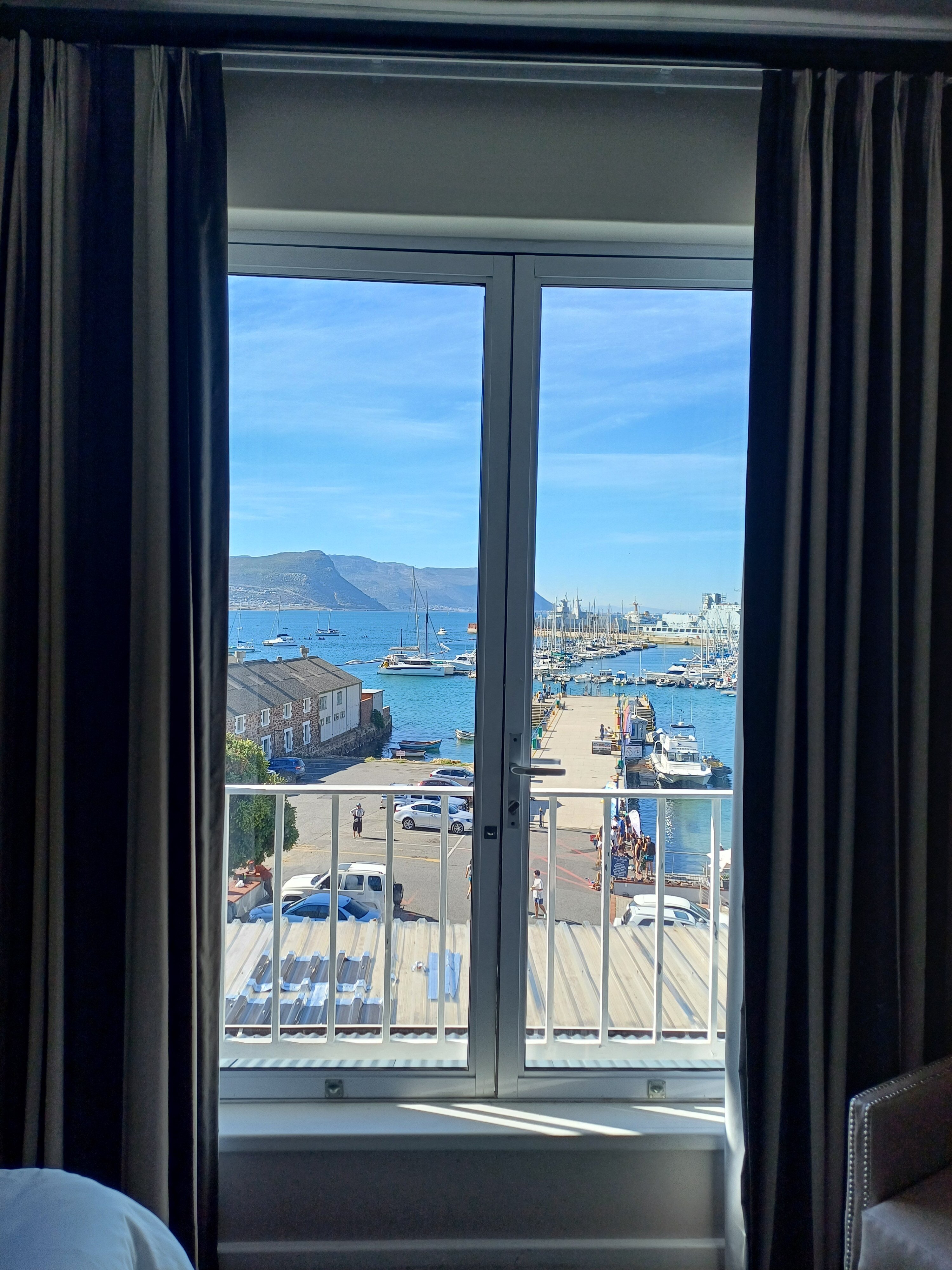 Фото Simon’s Town Quayside Hotel