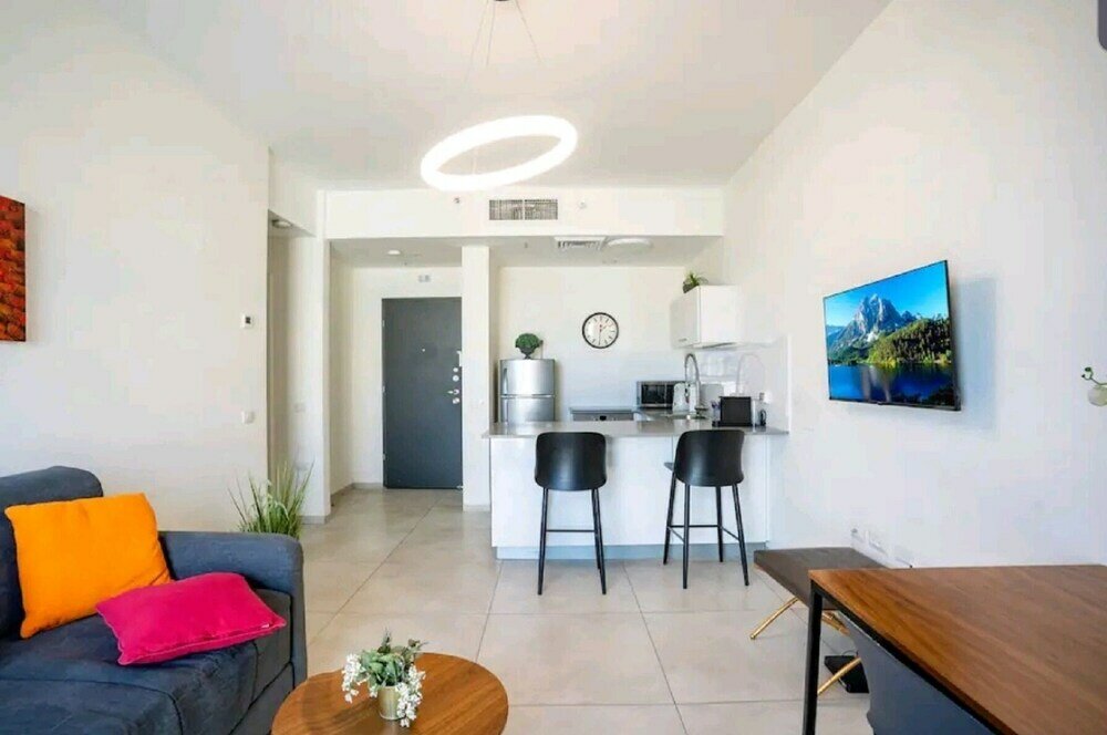 Фото J-Tower Apartments