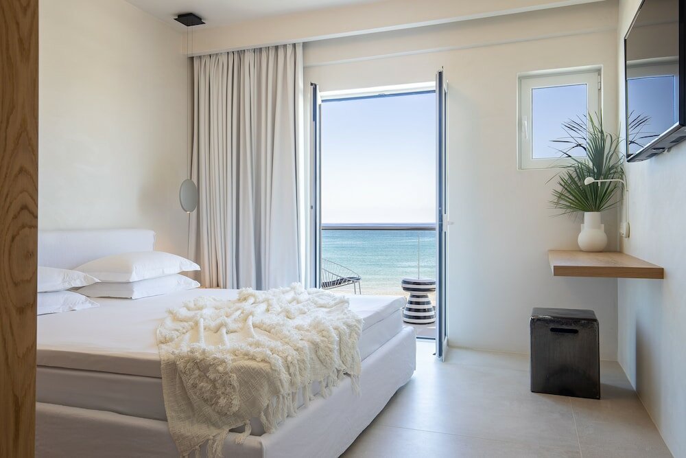 Фото Akrogiali Beach Hotel Apartments