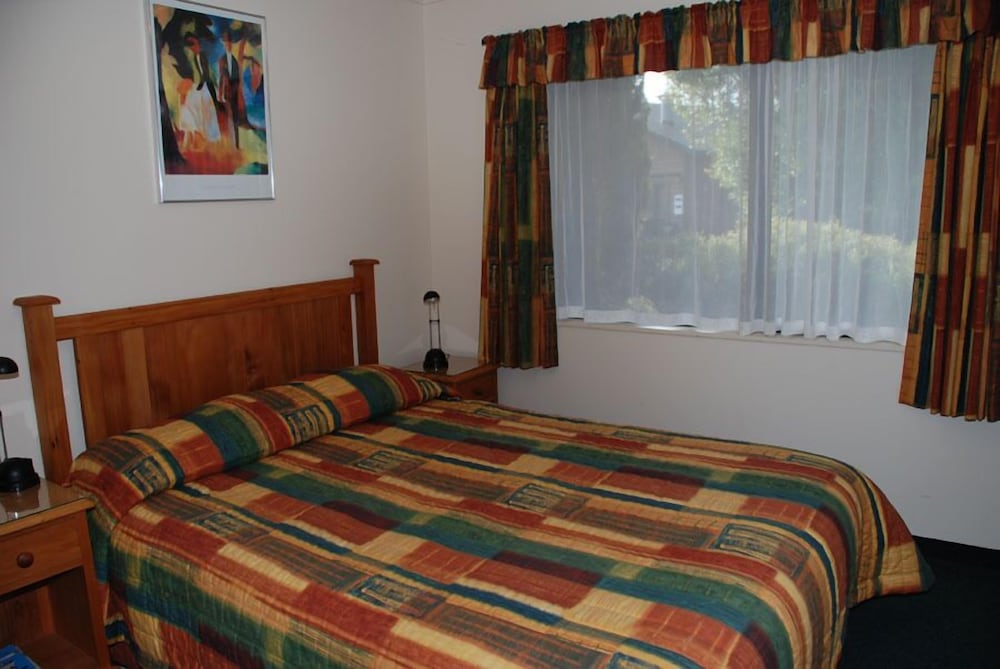 Фото Cottage Park Motor Lodge and Conference Centre