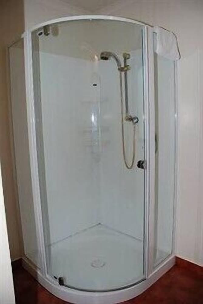 Фото Cottage Park Motor Lodge and Conference Centre