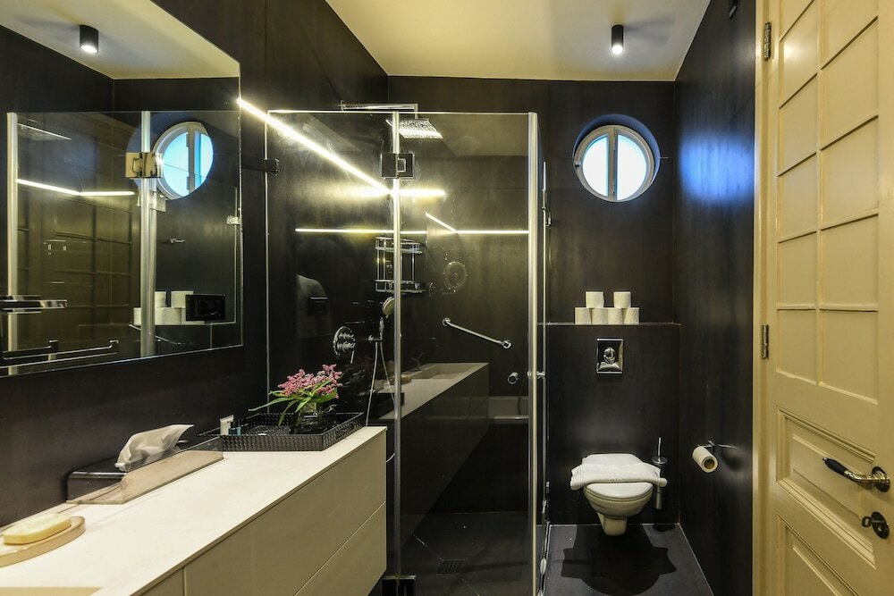 Фото Classical Spacious 3br apartment