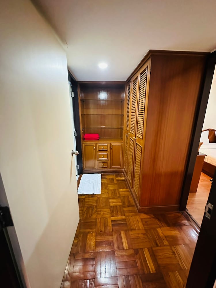 Фото Omni Tower Direct Rooms Sukhumvit Soi 4