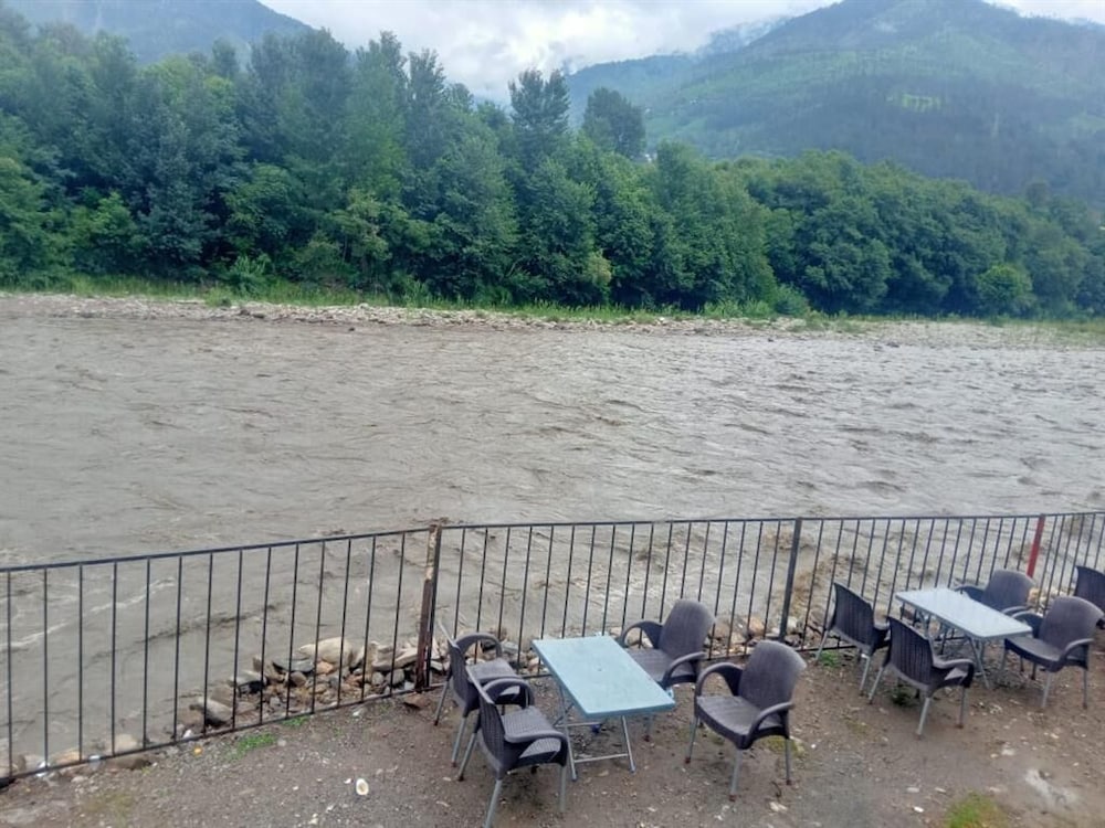 Фото Pameer Continental Hotel and Restaurant