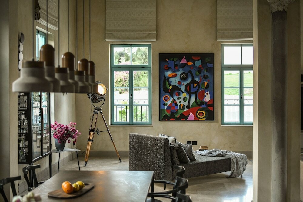 Фото Classical Spacious 3br apartment