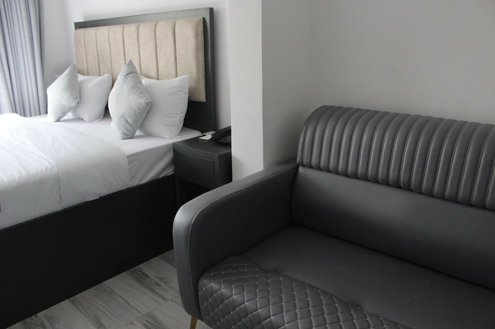 Фото Holiday Season Hotel