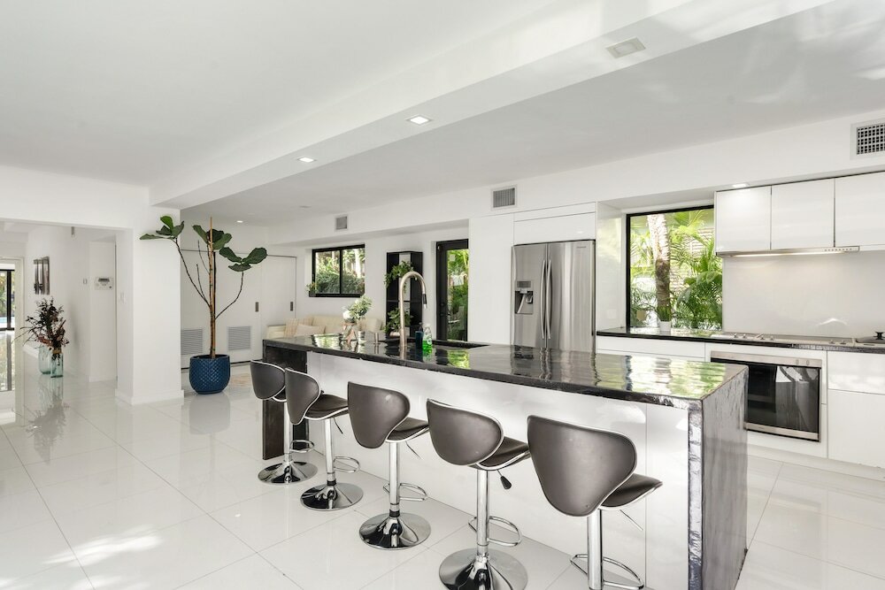 Фото Spacious Brand New 3bd Family House