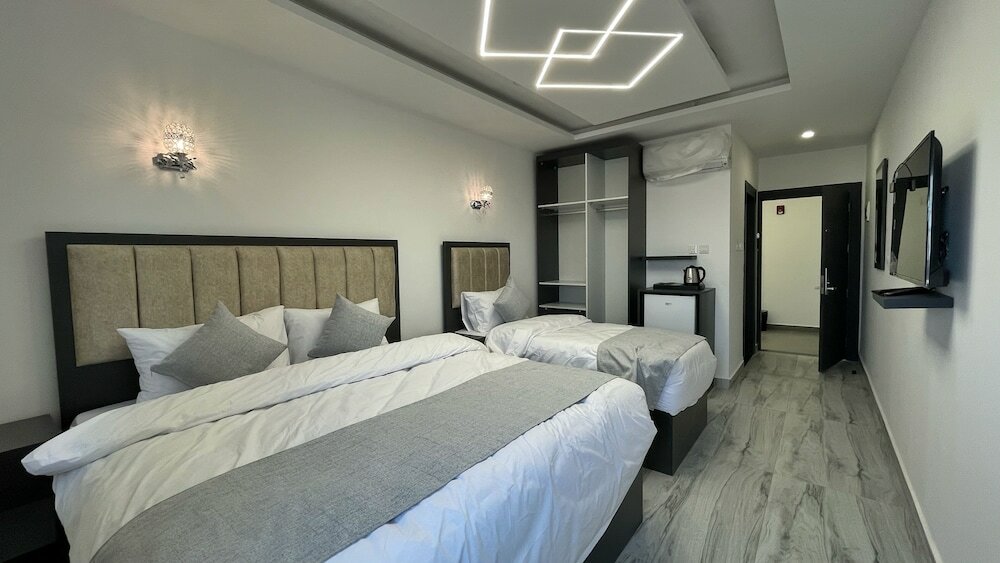 Фото Holiday Season Hotel