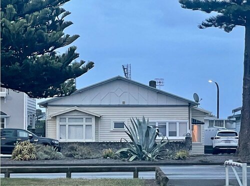 Гостиница Ocean Front Cottage Napier в Нейпире
