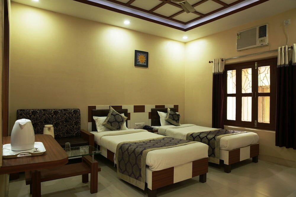 Фото Hotel Satkar