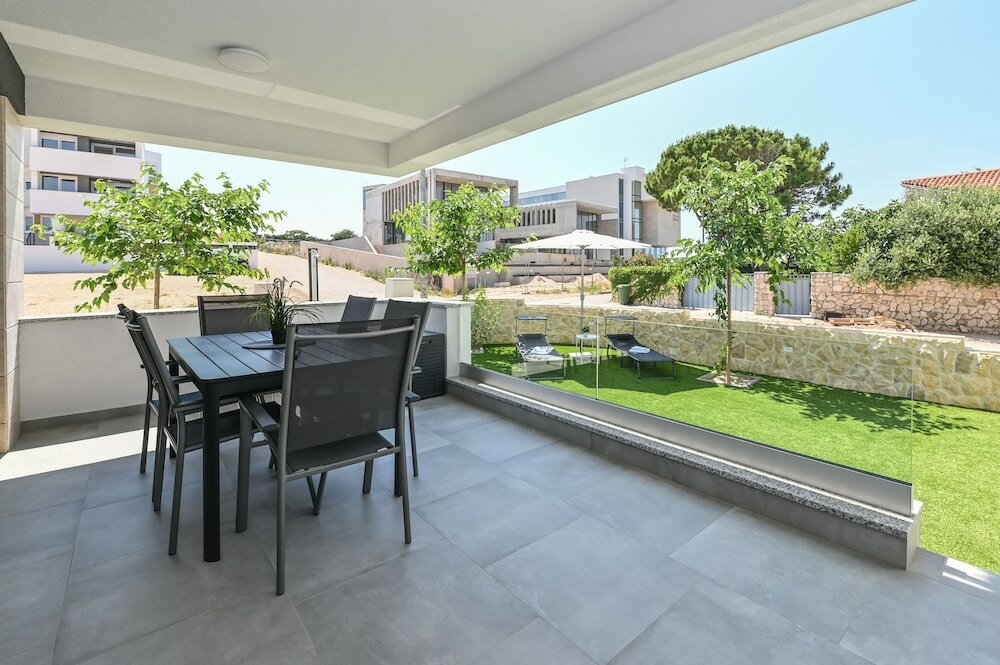 Фото Apartments Olive Garden 2