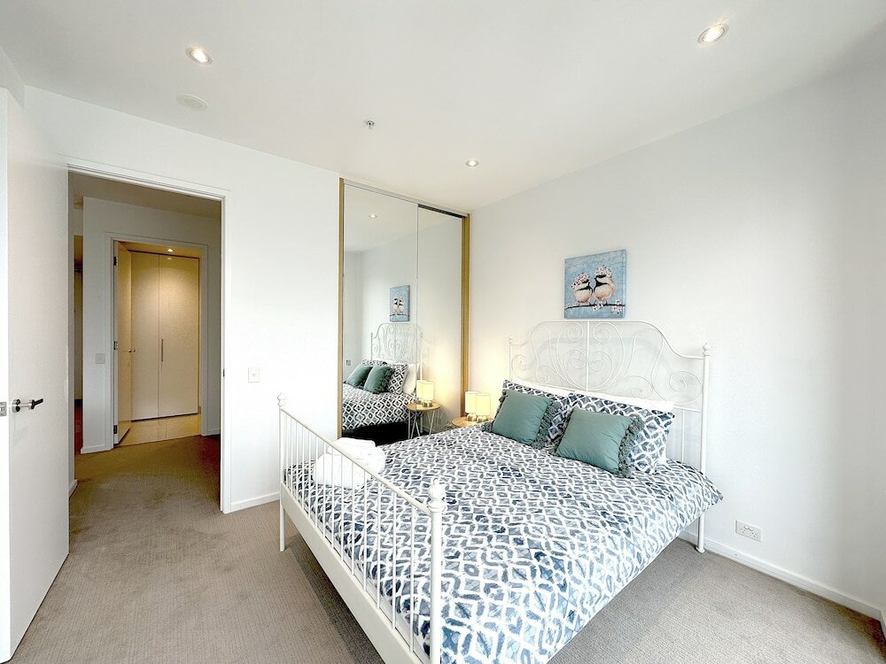 Фото Crown Front