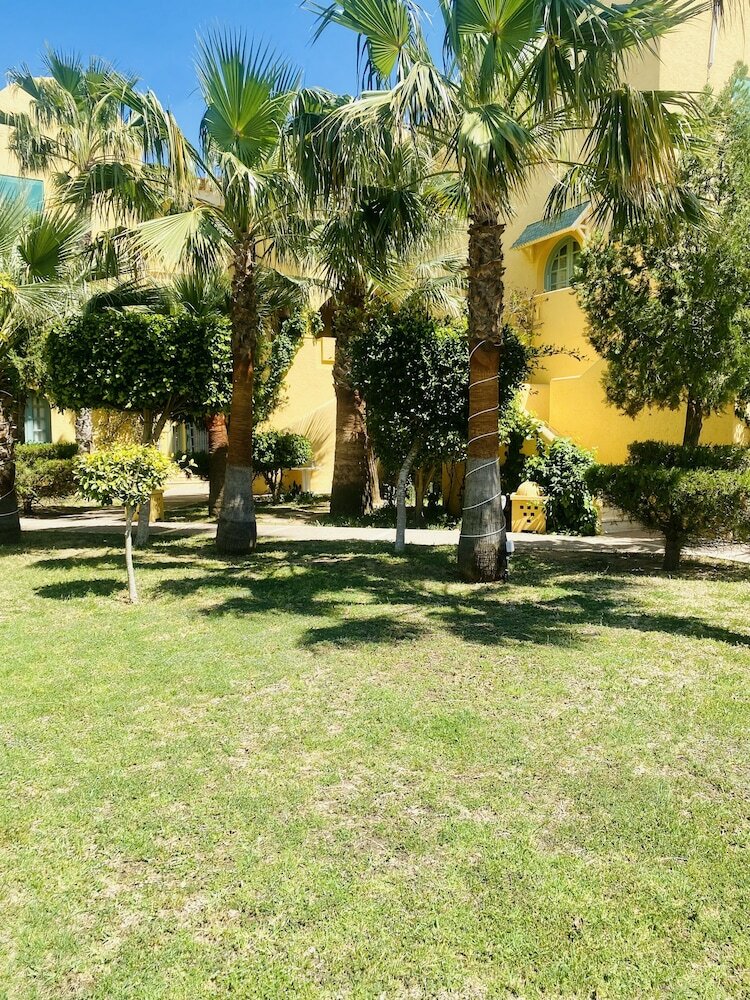 Фото Suites hotel les charmilles & SPA