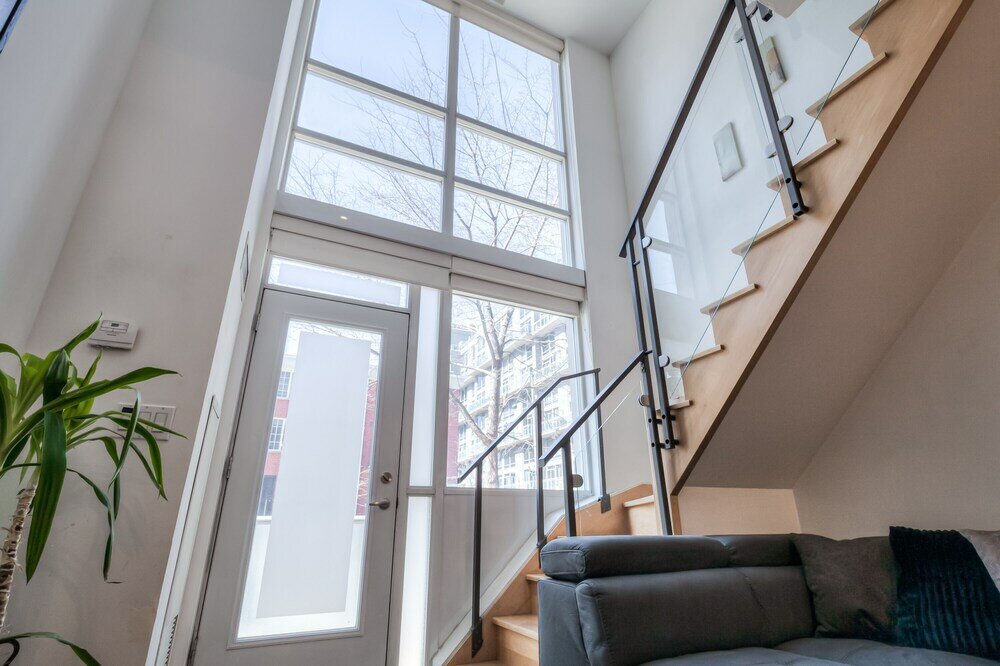 Фото 1 Shaw St Loft Suites