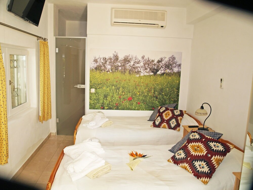 Фото Perikles Hills