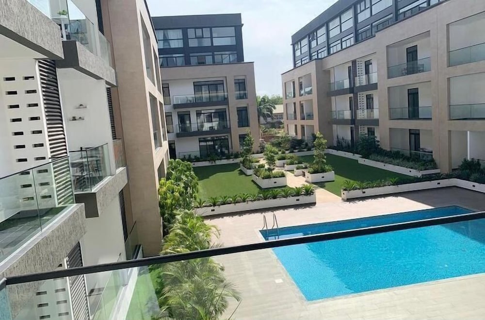 Фото Golden Breeze Suites