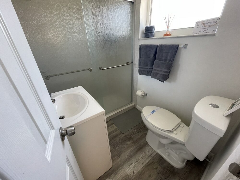 Фото Building next to CocoWalk & Brickell