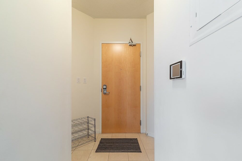 Фото Stylish 1br in Heart of City 2204