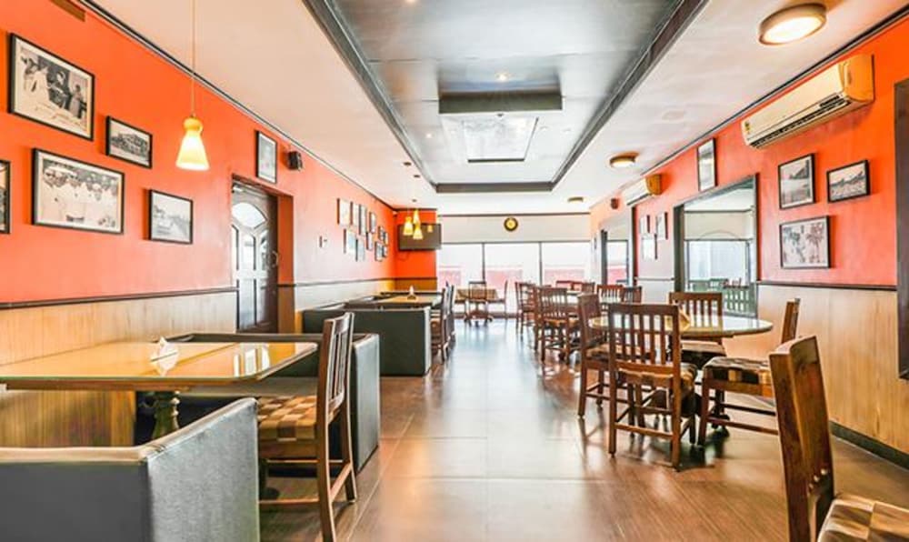 Фото Oyo 7829 Santhi inn