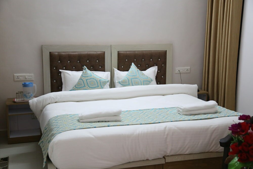 Фото Hotel Yog Tapovan