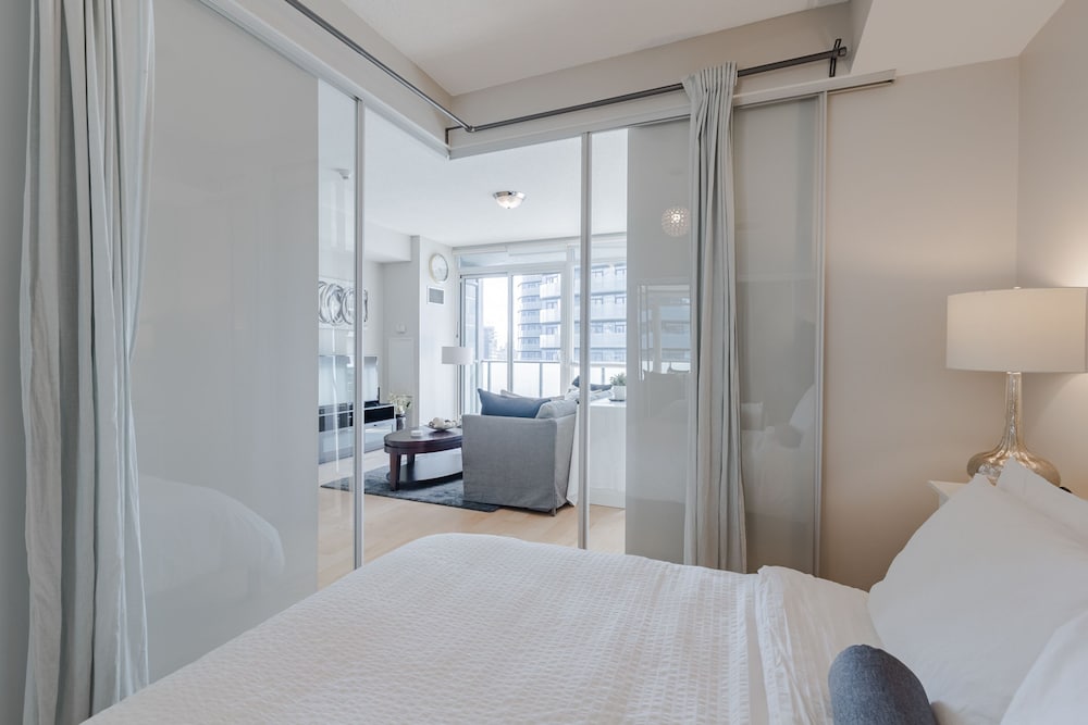 Фото Sterling Suites - Financial District