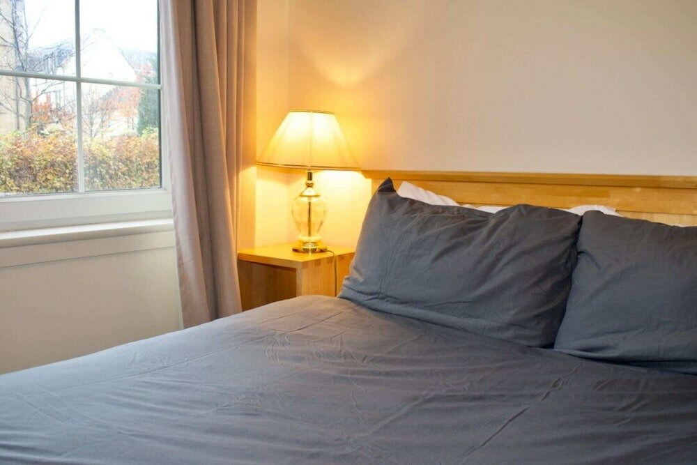 Фото Bright Apartment Close to City Centre