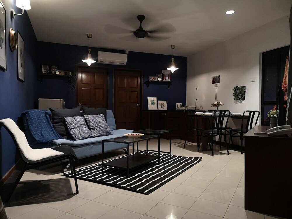 Фото Aurora Court