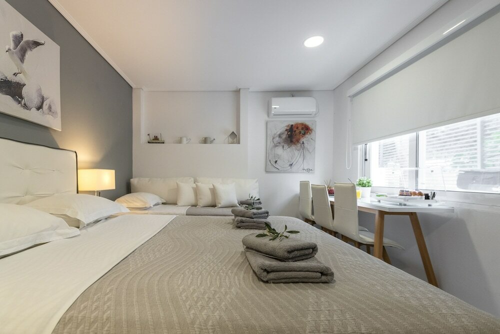 Фото Comfort Stay Airport Studios - Free shuttle from the Athens Airport