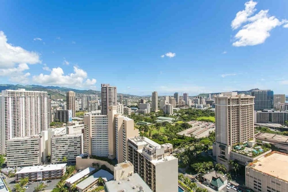 Фото Spacious Condos With Private Balcony at Discovery Bay - Free Wifi, Near Beaches!