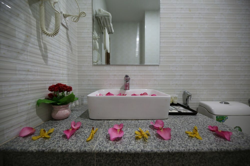 Фото Royal Peacock Hotel