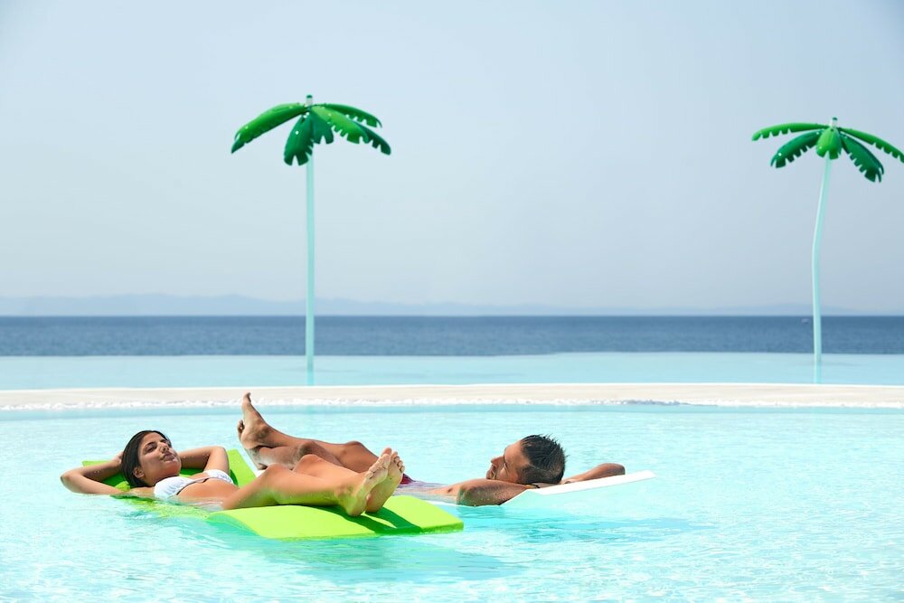 Фото Alexandra Elegance Bridging Generations