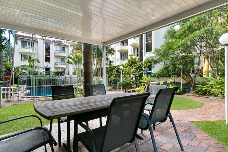 Гостиница Superb 1 Bedroom Apartment Near the Beach в Голд-Кост
