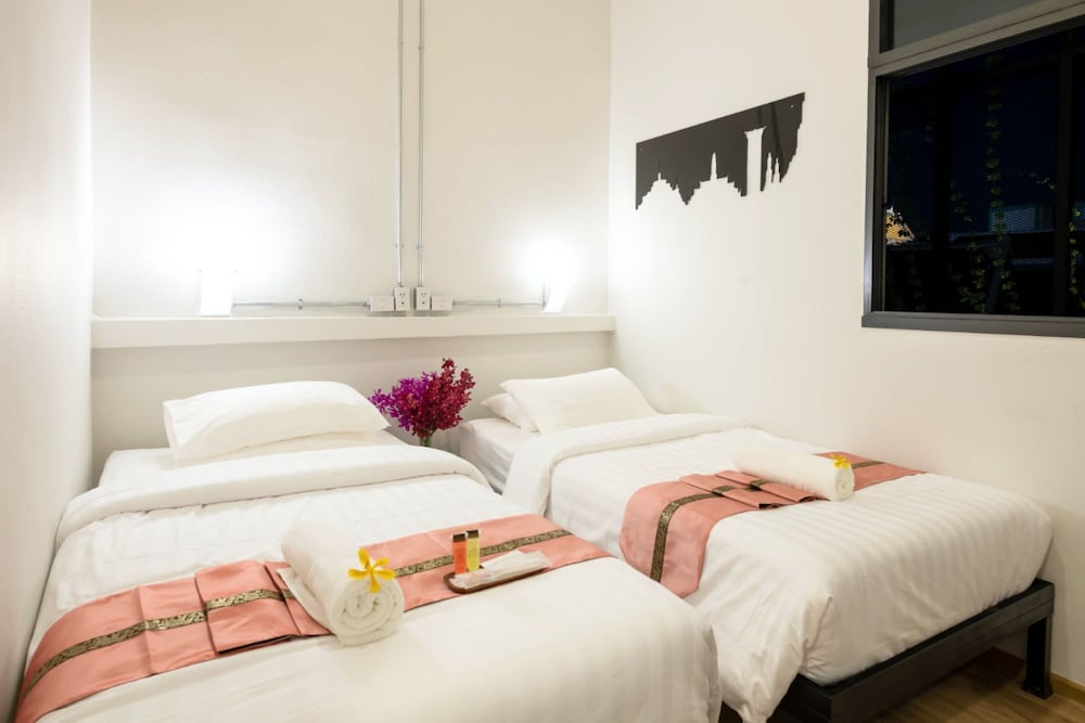 Фото Red Door Heritage Hotel