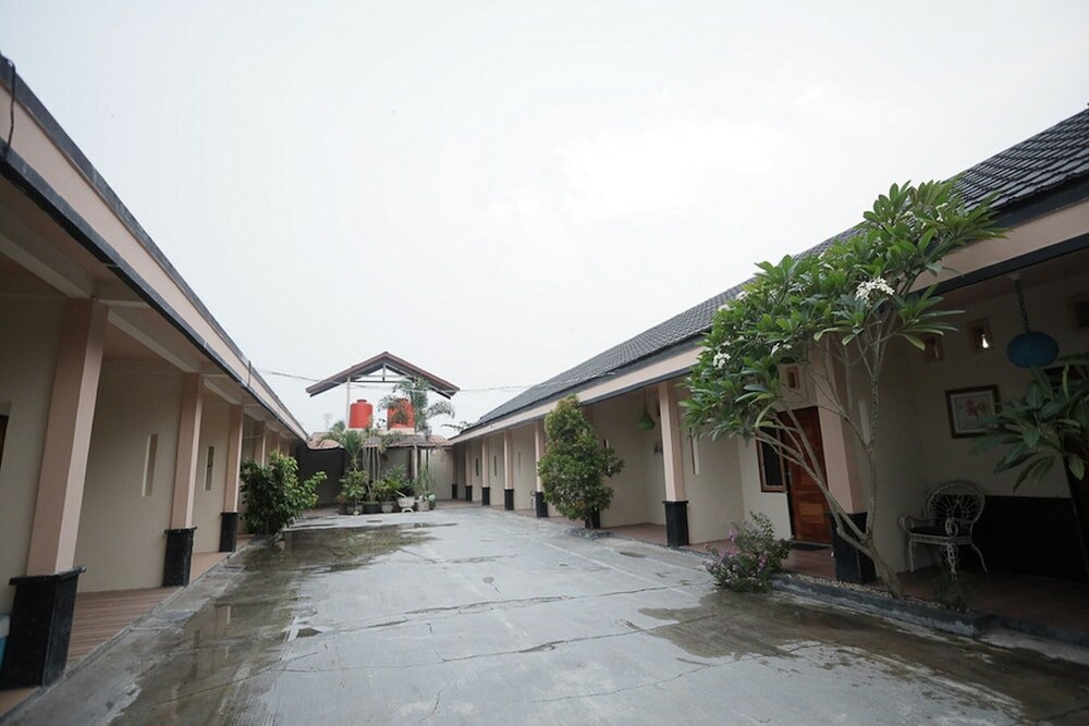 Фото RedDoorz near Bundaran Garuda 2