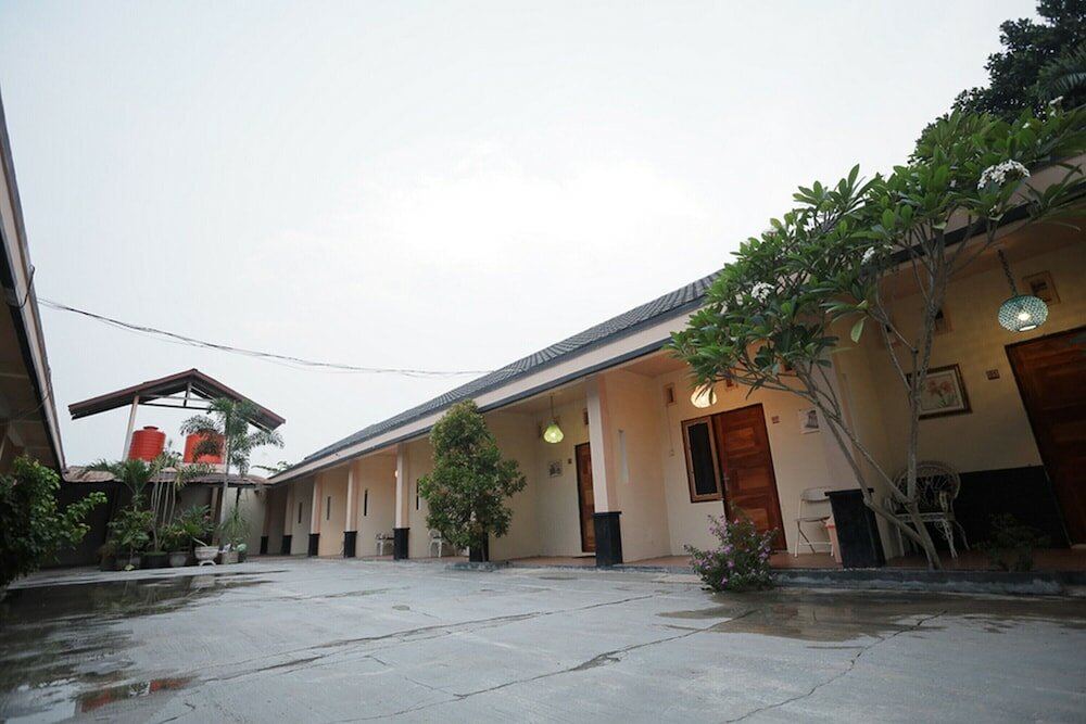 Фото RedDoorz near Bundaran Garuda 2