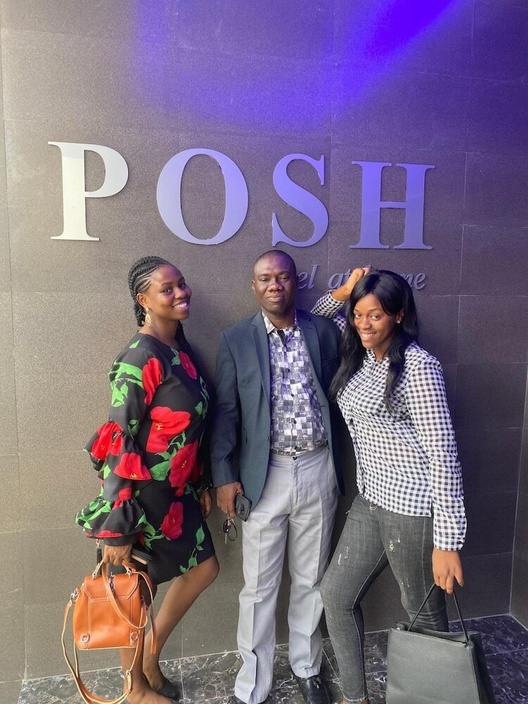 Фото Posh Hotel And Suites