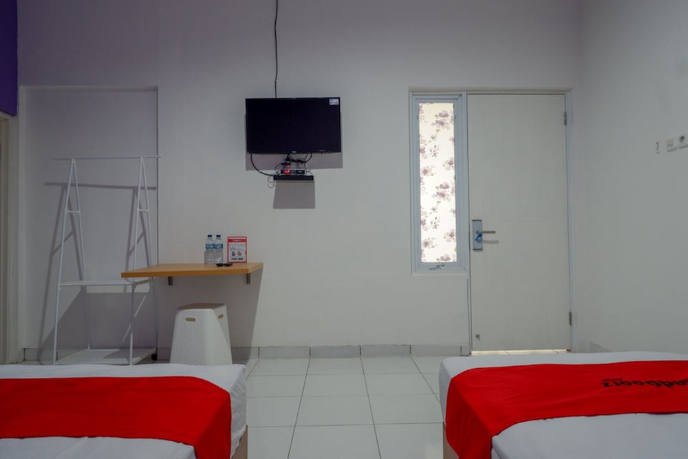 Фото RedDoorz near Alun Alun Kaliwungu Kendal