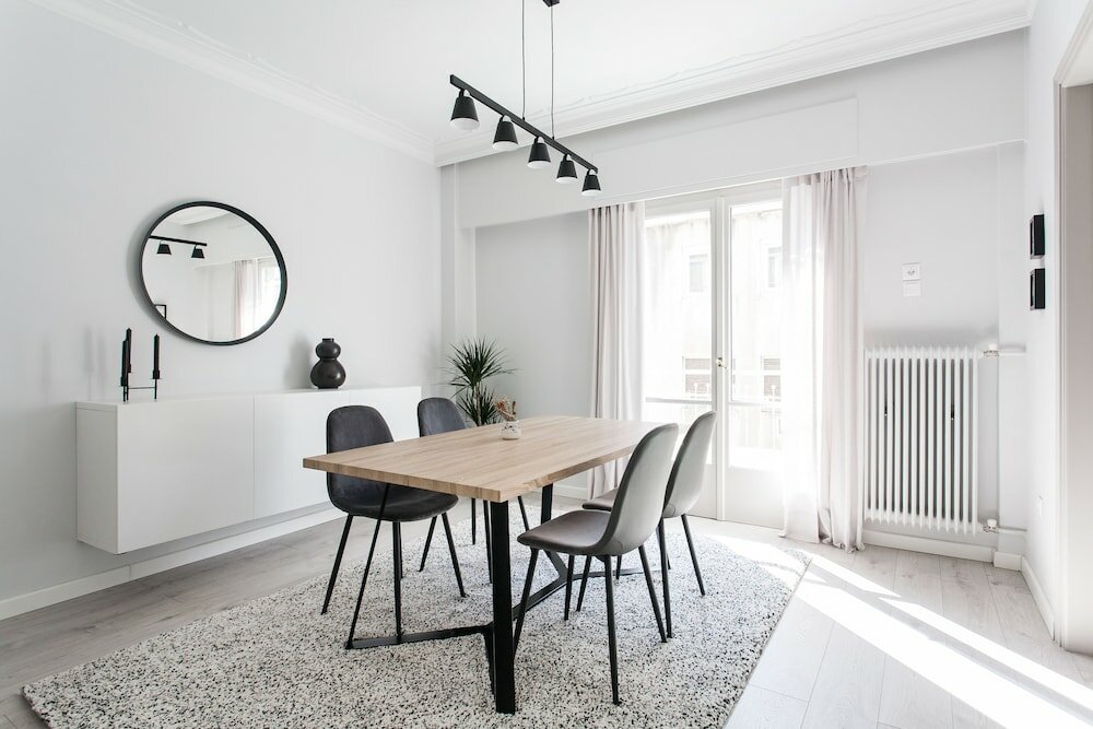 Фото Upstreet Deluxe & Stylish 2 Bd Apartment