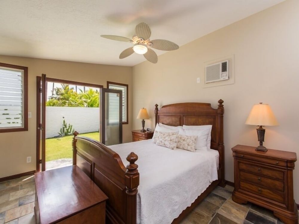 Фото Helen's Beach House 6 Bedroom Home by Redawning