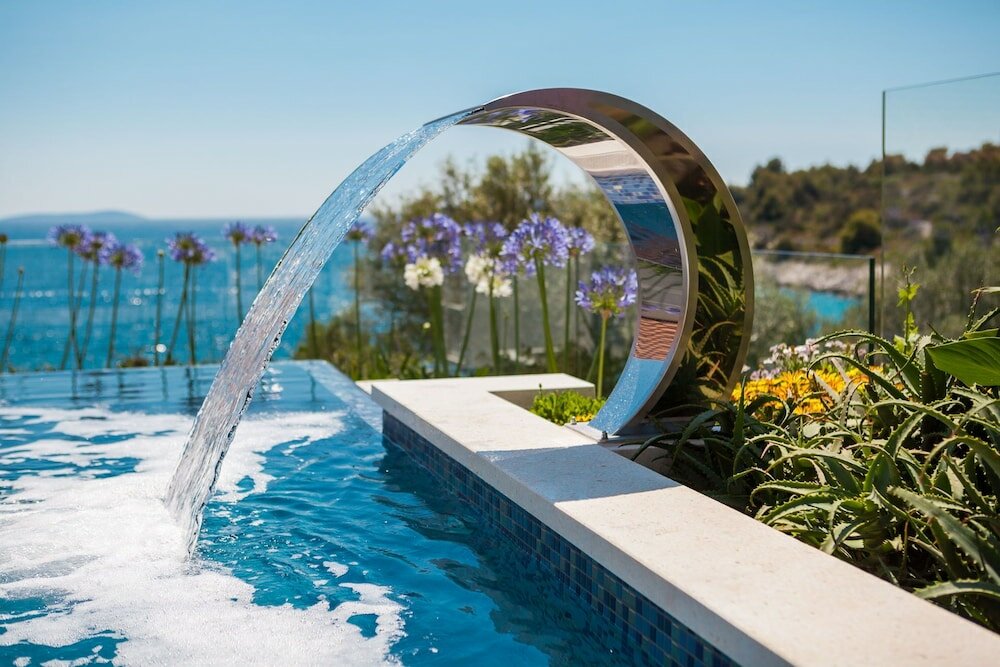 Фото Beachfront Villa Azzurro With Pool