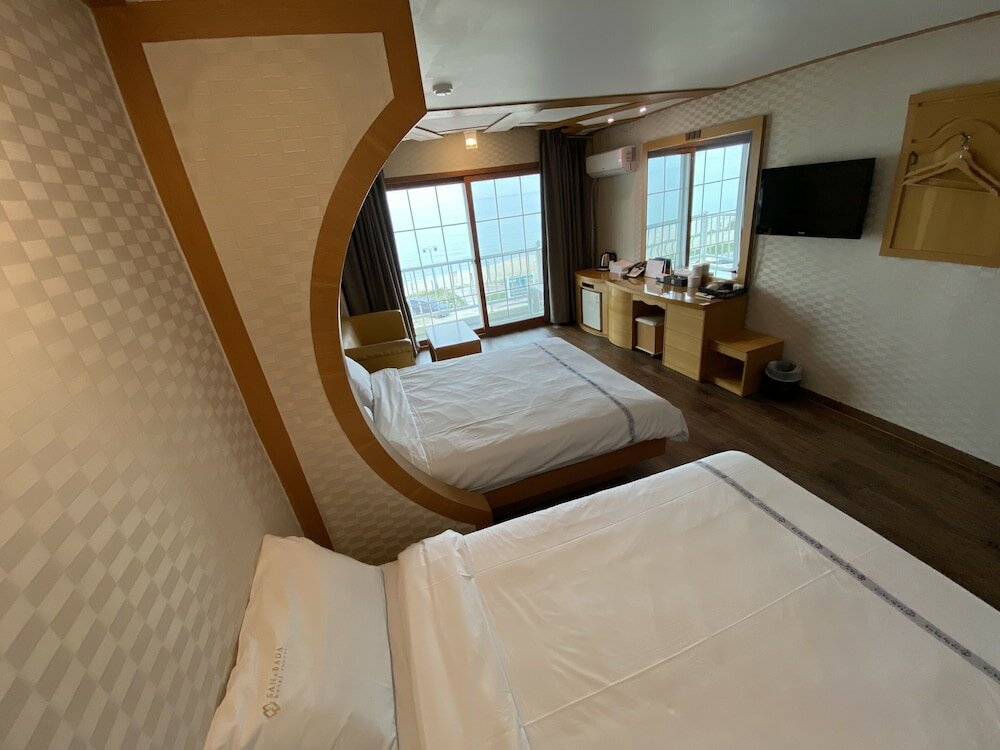 Фото Benikea Mountain and Sea Yangyang